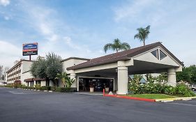 Howard Johnson By Wyndham Fullerton/Anaheim Conference Cntr